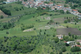 Aeclanum, veduta da est dell'area archeologica | © foto scattata da Immacolata Ditaranto, CNR ISPC a bordo di un CESSNA, 2010