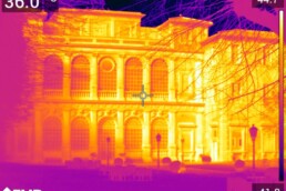 Termogramma del portico affacciato sulla corte interna di Villa Mondragone, il prestigioso caso studio di progetto, ripresa con termocamera HD FLIR T1020 del laboratorio mobile MOLAB, parte dell’Infrastruttura di Ricerca Europea E-RIHS | © BEACON project